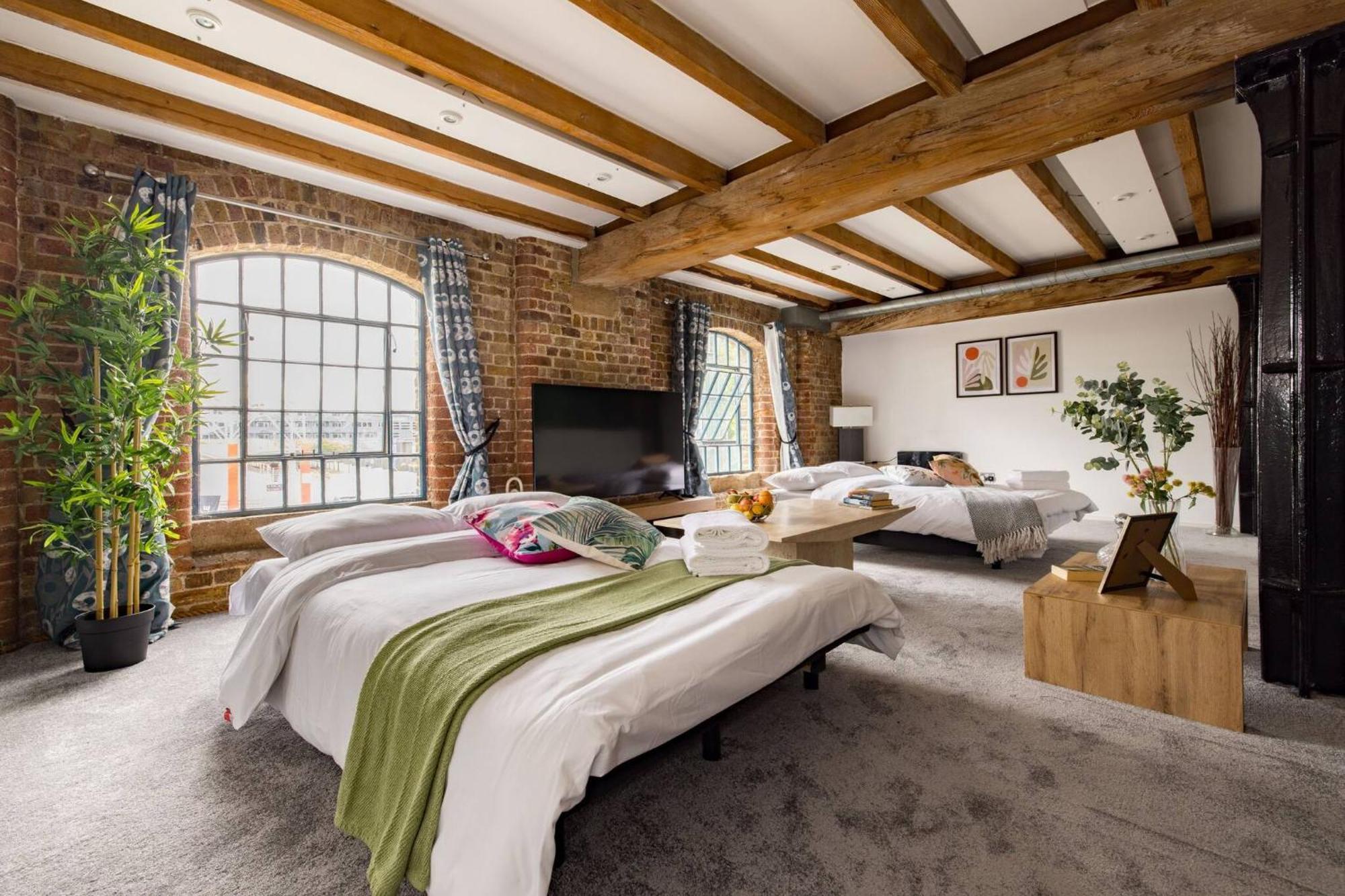 Wild Roses Serviced Apartments - Excel Warehouse 2 Londen Buitenkant foto